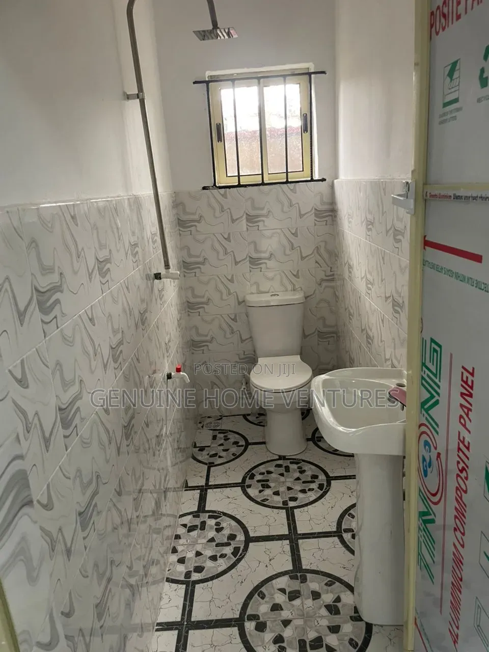 2bdrm Apartment in Low Cost, Ikorodu Garage for rent in Ikorodu Garage