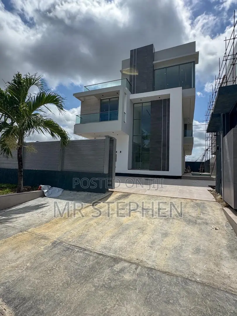 5bdrm Duplex in Banana Island for sale in Banana Island