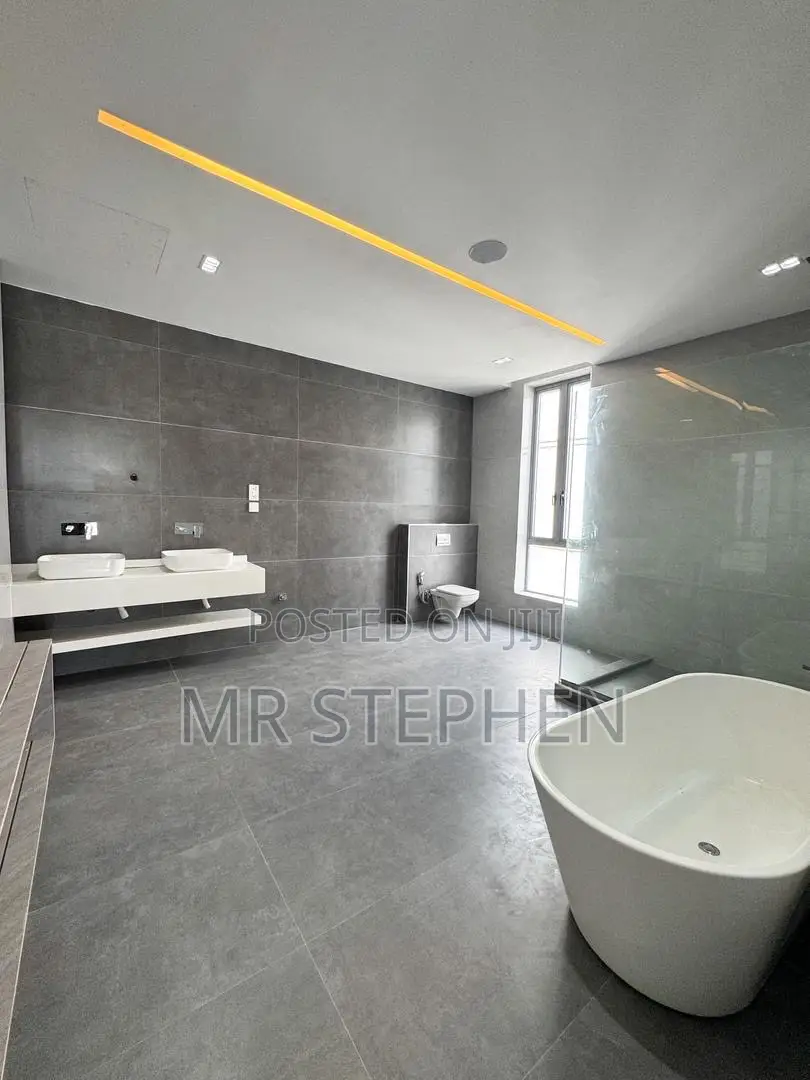 5bdrm Duplex in Banana Island for sale in Banana Island
