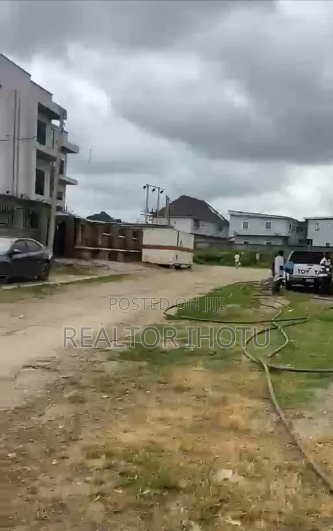 600sqm, Residential, FCDA C of O, Tarred Road. in Kubwa