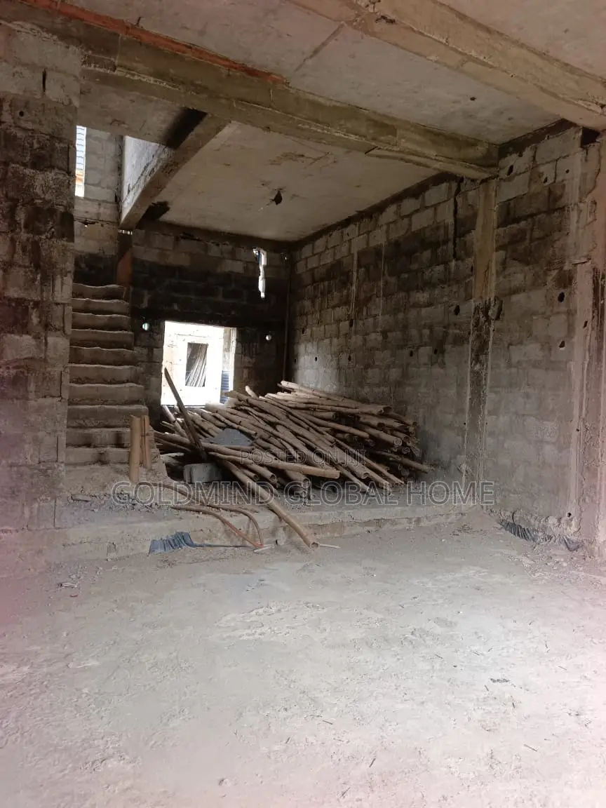 5bdrm Duplex in Goldmind Estate, Sabon Lugbe for sale in Sabon Lugbe