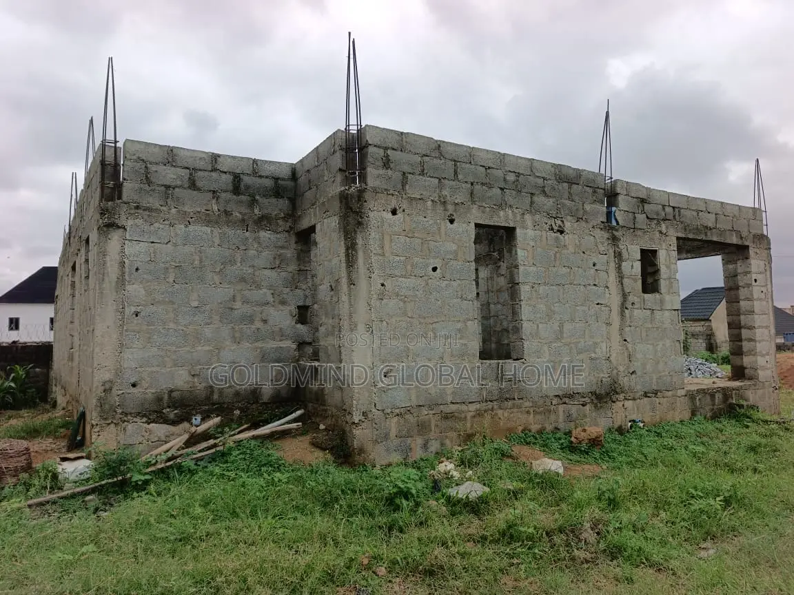 4bdrm Duplex in Lugbe District. for sale in Sabon Lugbe