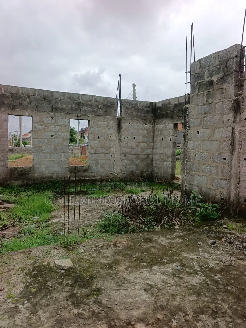 4bdrm Duplex in Lugbe District. for sale in Sabon Lugbe
