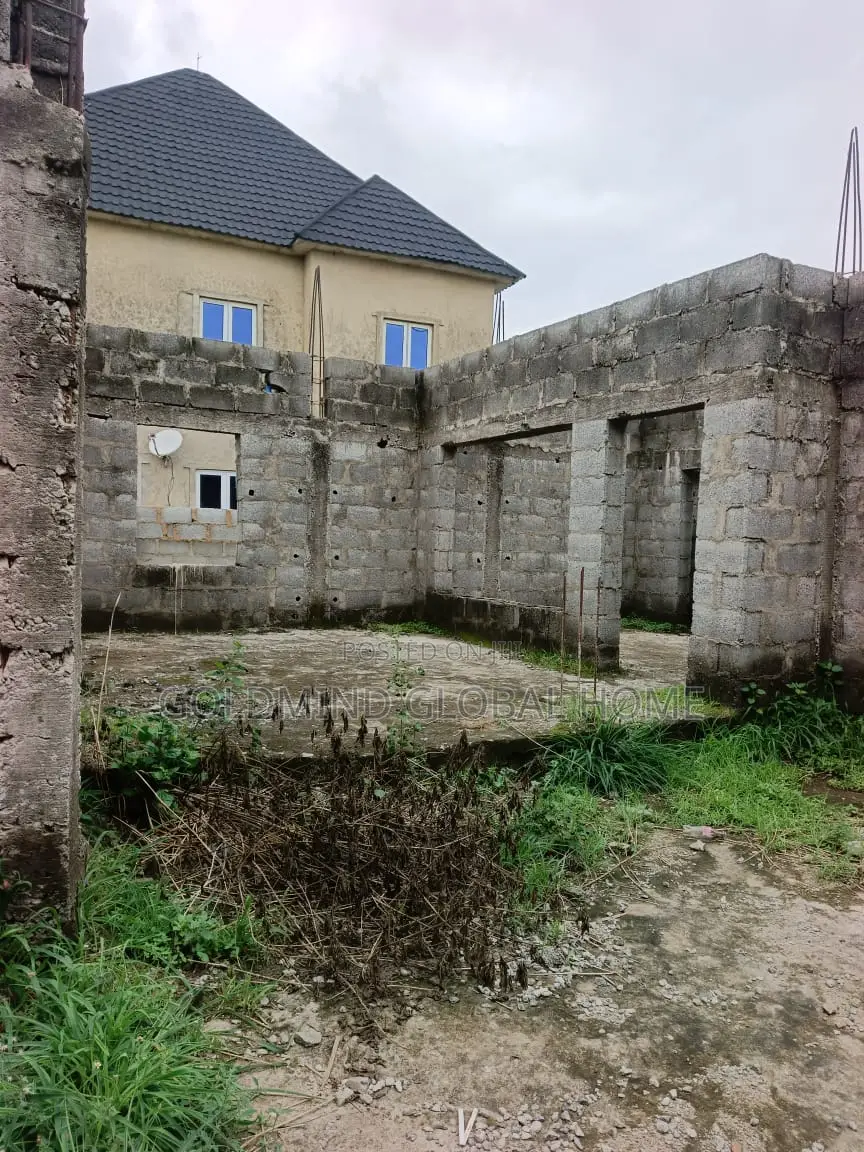 4bdrm Duplex in Lugbe District. for sale in Sabon Lugbe