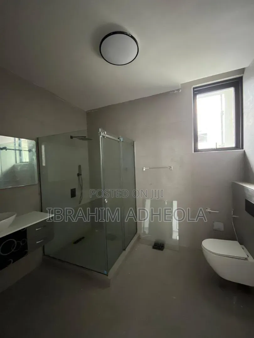 5bdrm Duplex in Banana Island for sale in Banana Island