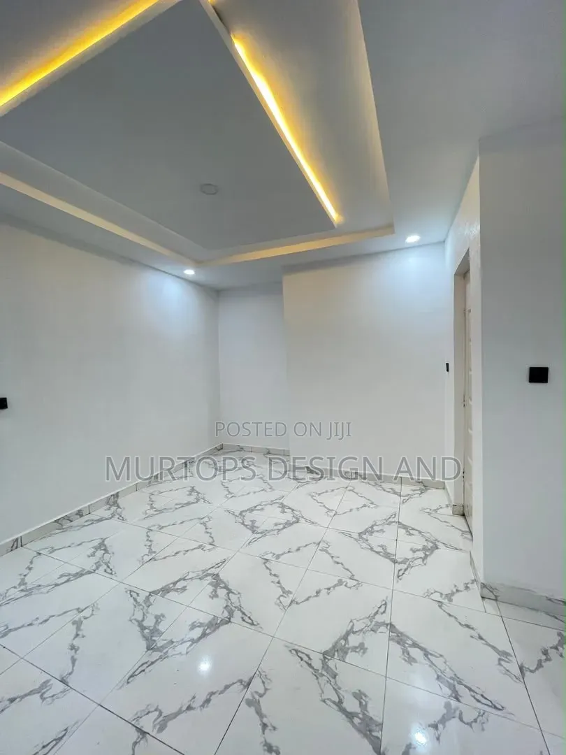 4bdrm Duplex in Onigbongbo for sale in Onigbongbo