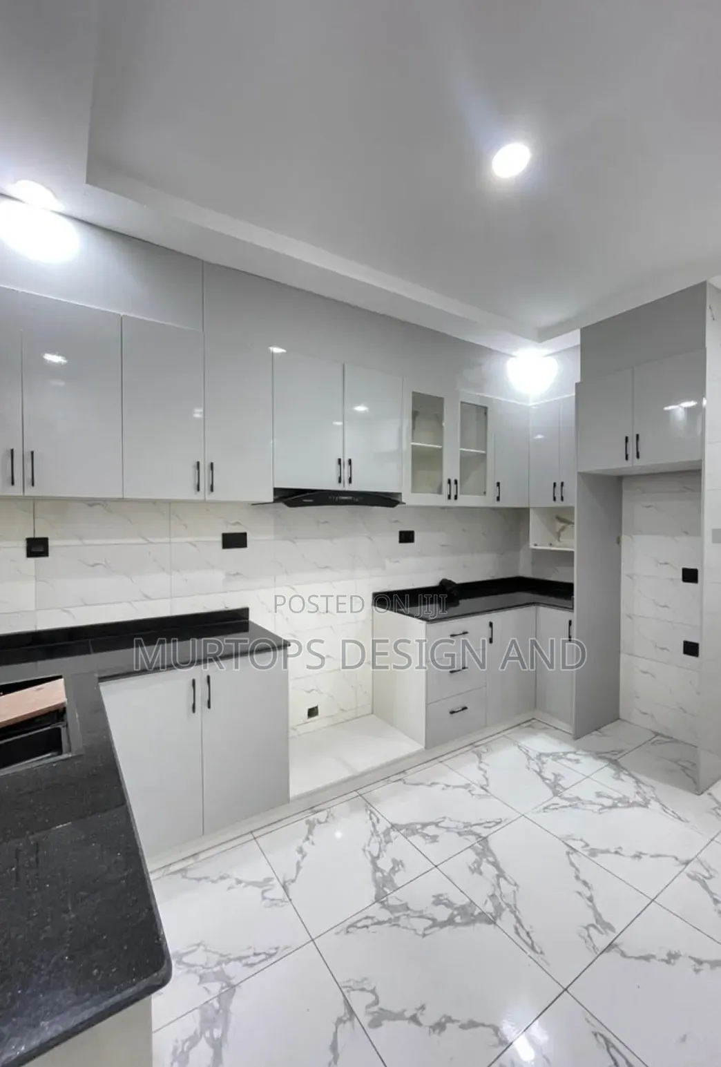 4bdrm Duplex in Onigbongbo for sale in Onigbongbo