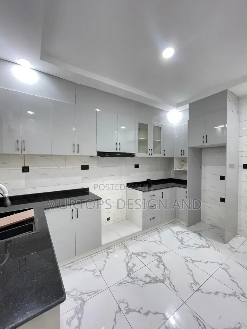 4bdrm Duplex in Onigbongbo for sale in Onigbongbo