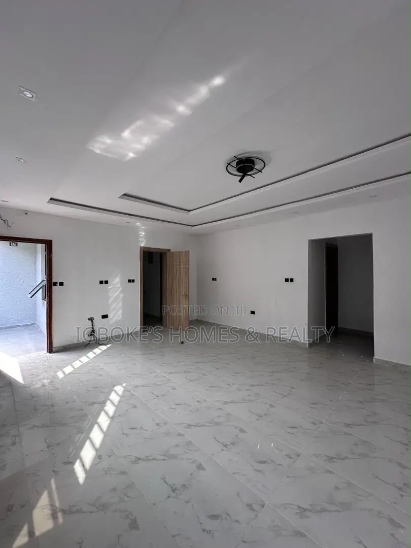4bdrm Duplex in Lekki Phase 1 for sale in Lekki Phase 1