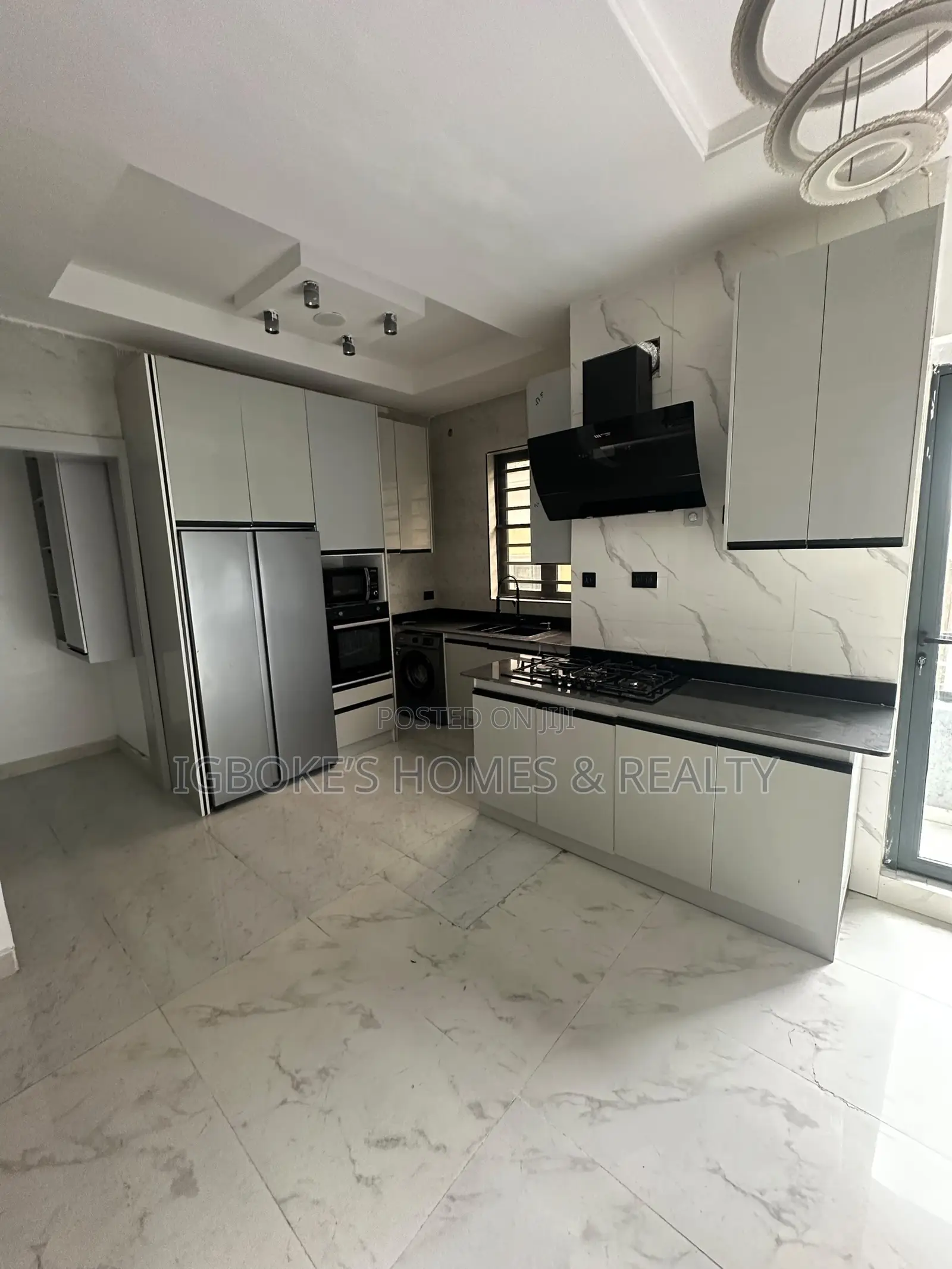4bdrm Duplex in Lekki Phase 1 for sale in Lekki Phase 1