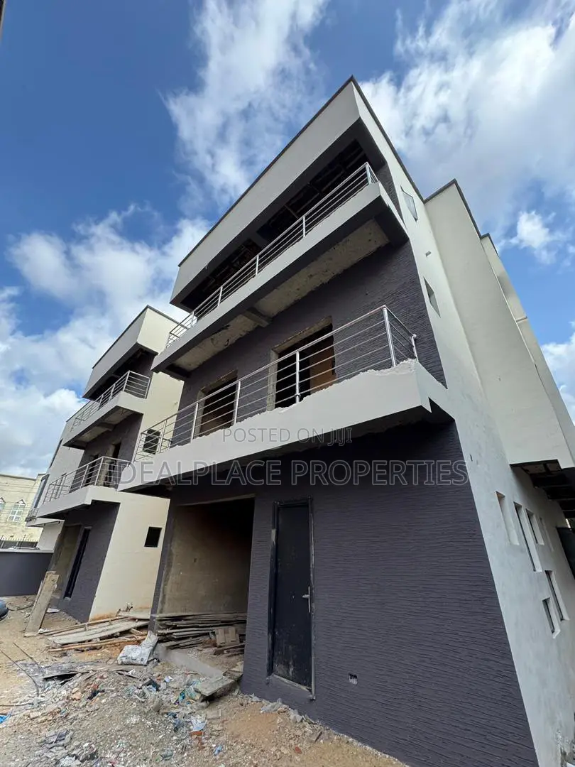 4bdrm Duplex in Aguda / Surulere for sale in Aguda / Surulere