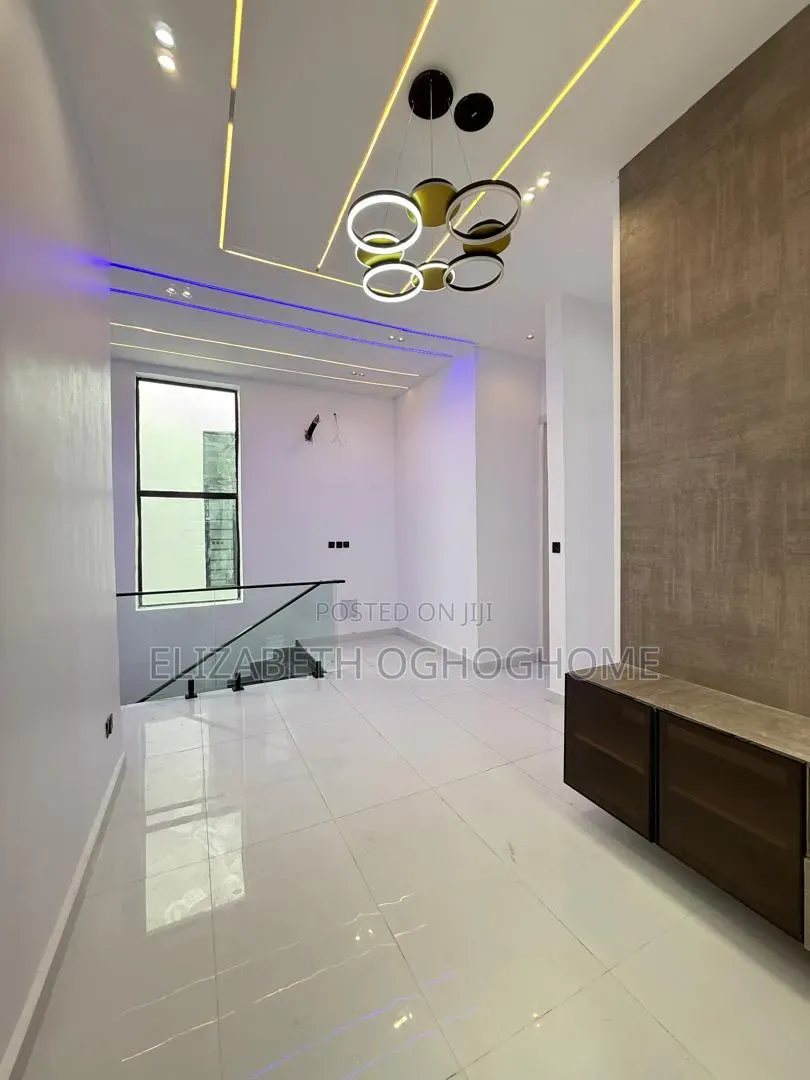 5bdrm Duplex in Lekki Expressway for sale in Lekki Expressway