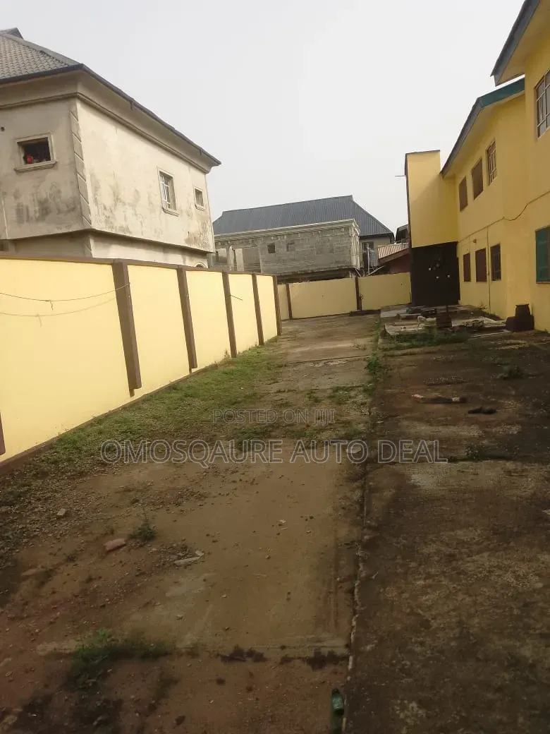 12bdrm House in Governor Road, Alimosho for sale in Alimosho