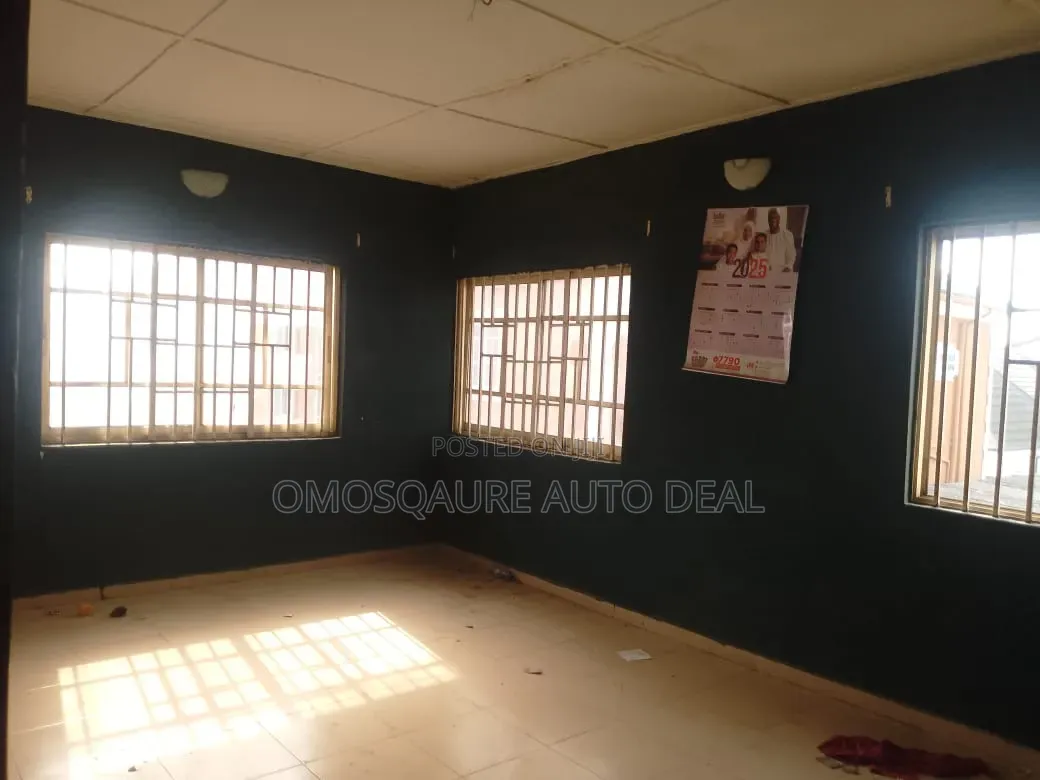 12bdrm House in Governor Road, Alimosho for sale in Alimosho