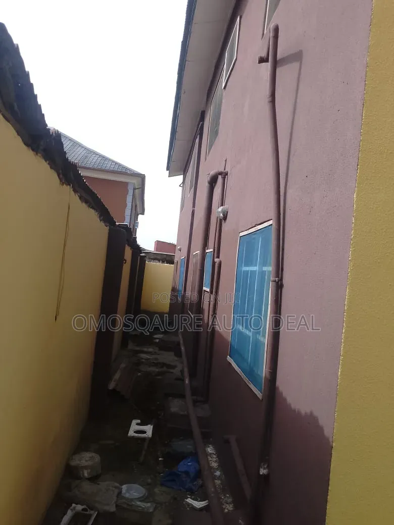 12bdrm House in Governor Road, Alimosho for sale in Alimosho
