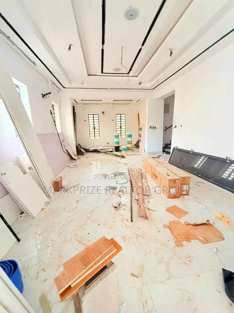 5bdrm Duplex in Magodo Gra Phase 1 for sale in GRA Phase 1