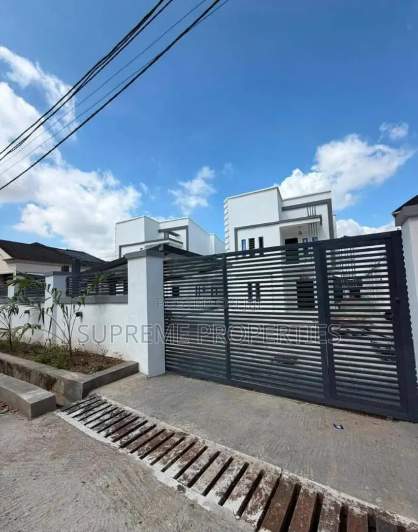 5bdrm Duplex in Kolapo Ishola Gra, Ibadan for sale in Ibadan