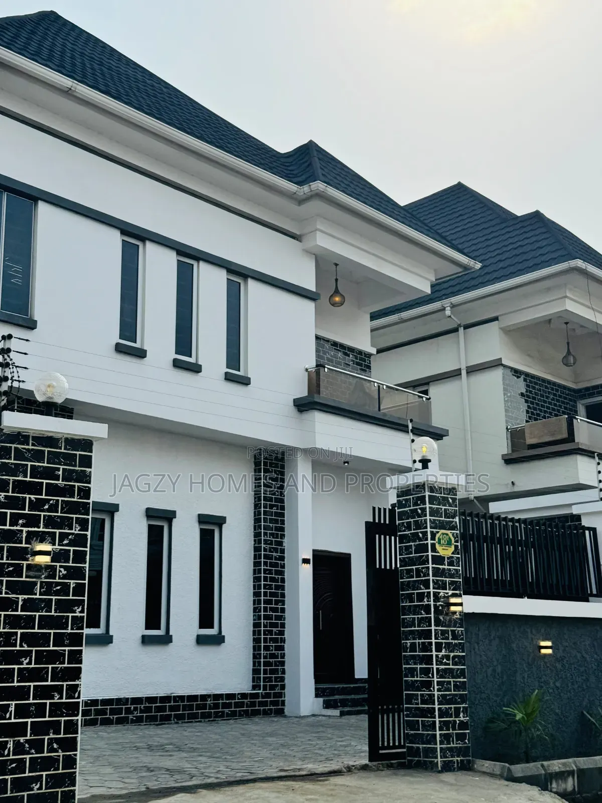 4bdrm Duplex in Lekki Phase 1 for sale in Lekki Phase 1