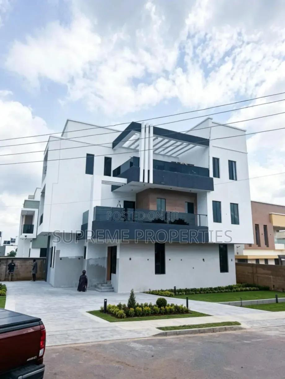 5bdrm Duplex in Carlton Gate G.R.A, Ibadan for sale in Ibadan