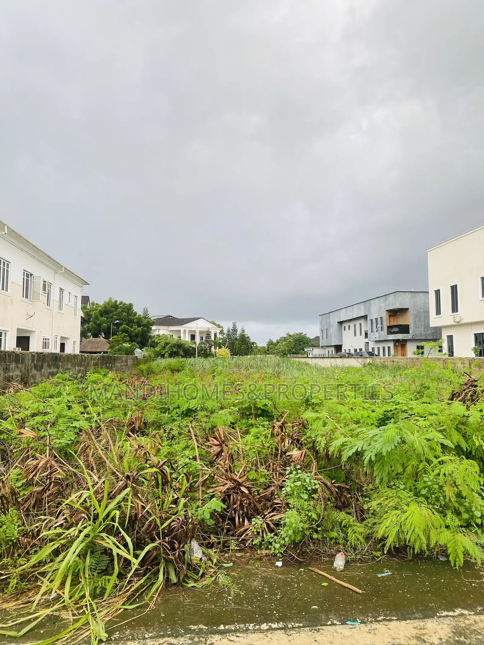 A Table Dry Land of 920sqm in Ajiwe