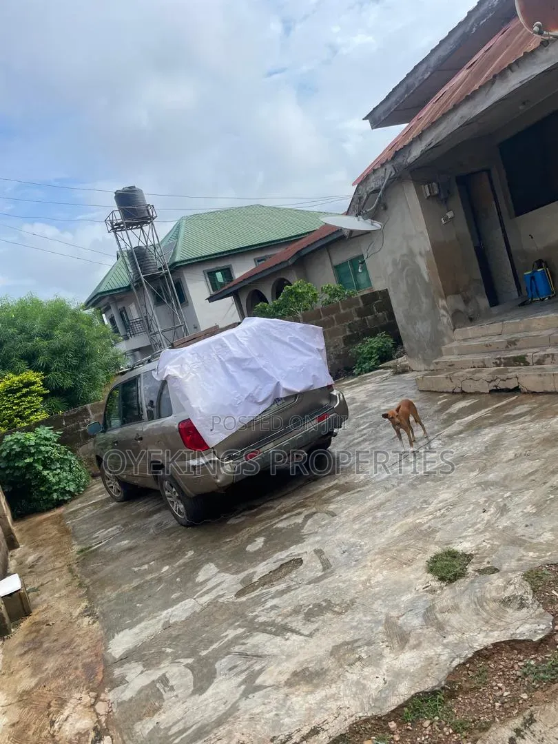 3bdrm Bungalow in Adeoje Estate, Oluyole for sale in Oluyole