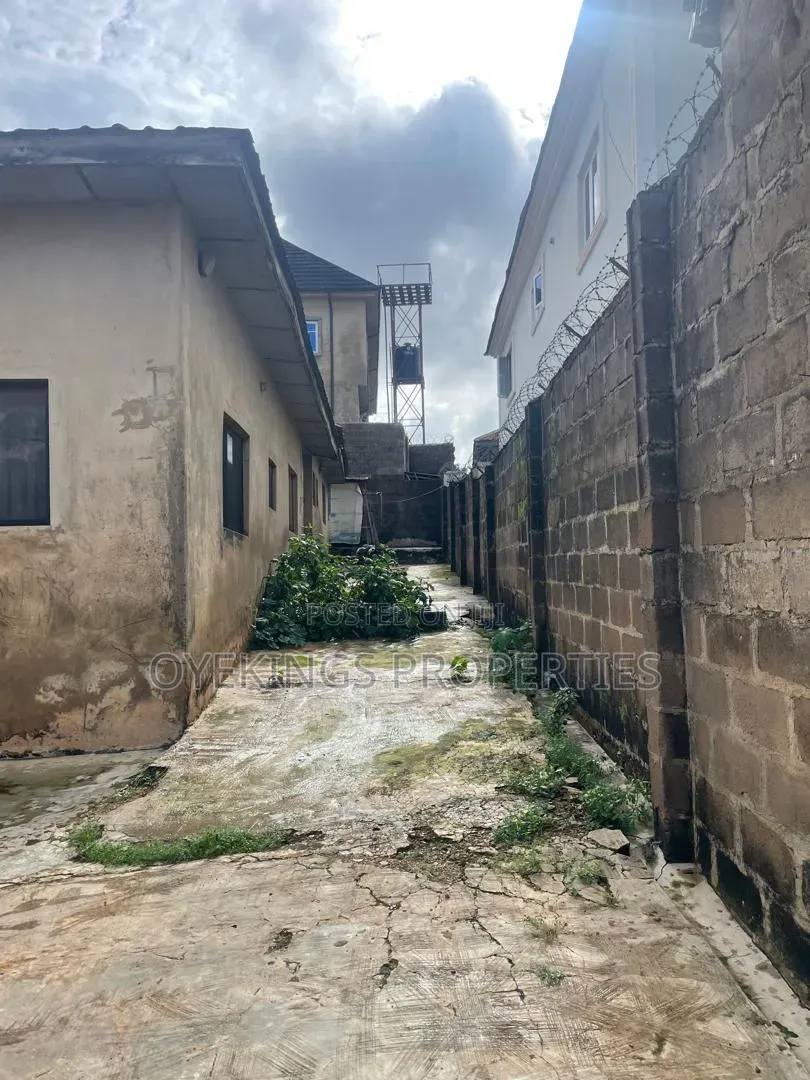 3bdrm Bungalow in Adeoje Estate, Oluyole for sale in Oluyole