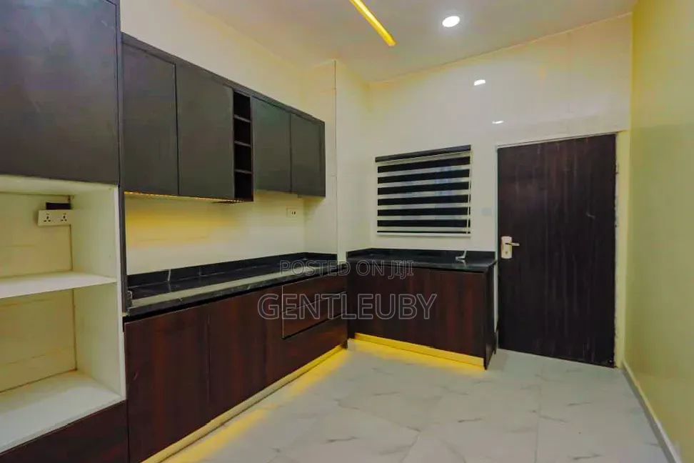 2bdrm Apartment in Ologolo Rd, Lekki Phase 1 for sale in Lekki Phase 1