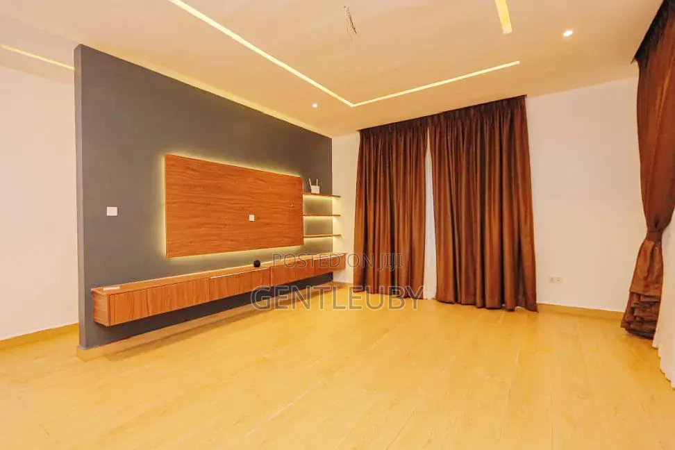 2bdrm Apartment in Ologolo Rd, Lekki Phase 1 for sale in Lekki Phase 1