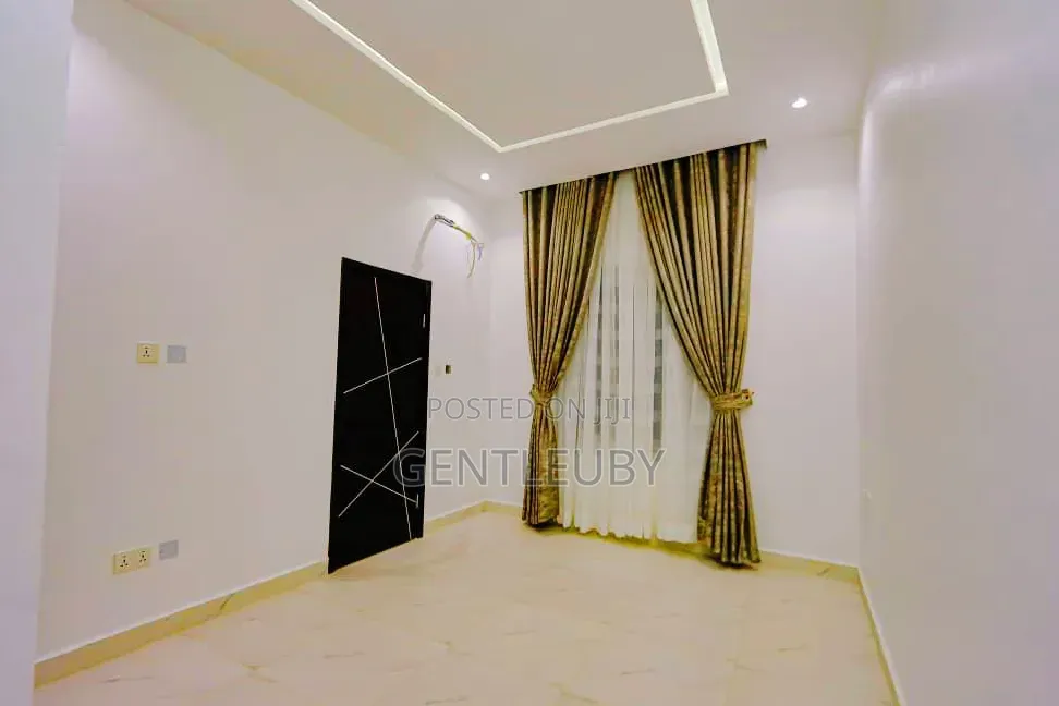 2bdrm Apartment in Ologolo Rd, Lekki Phase 1 for sale in Lekki Phase 1