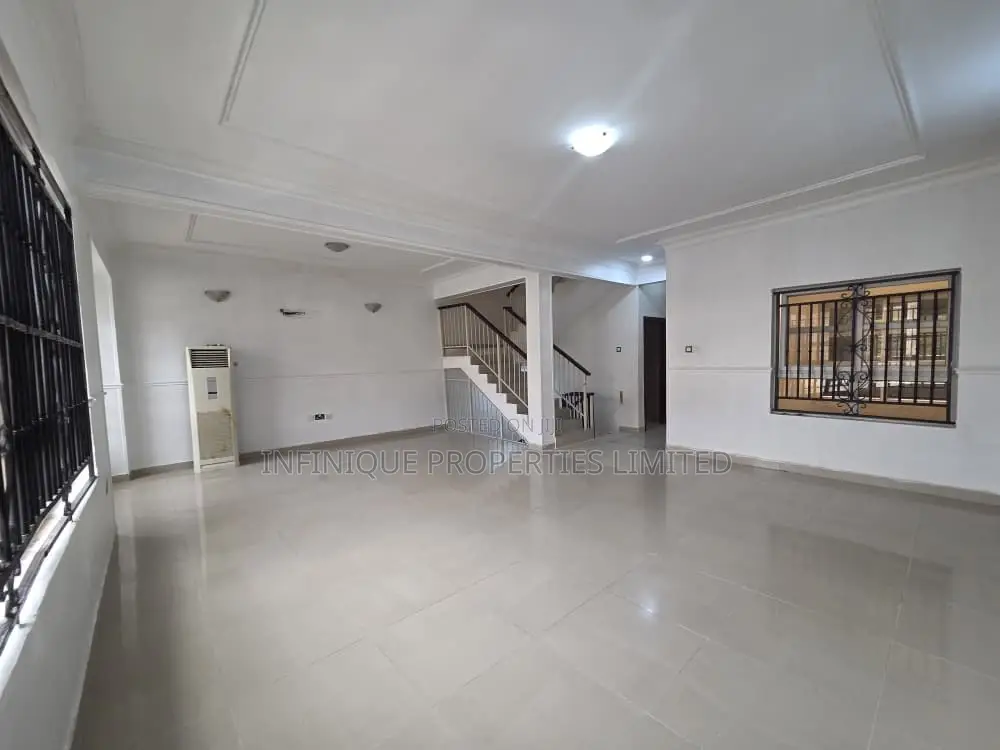 5bdrm Townhouse / Terrace in Bourdillon Court, Chevron for rent in Chevron