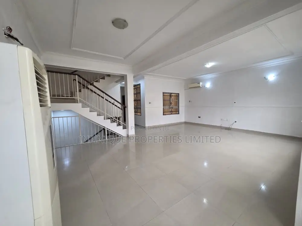 5bdrm Townhouse / Terrace in Bourdillon Court, Chevron for rent in Chevron