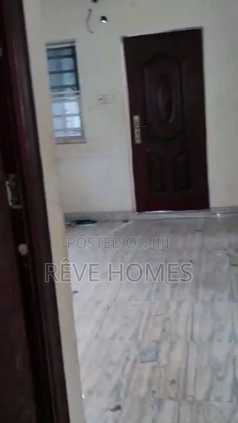 Mini Flat in Adekunle for rent in Adekunle