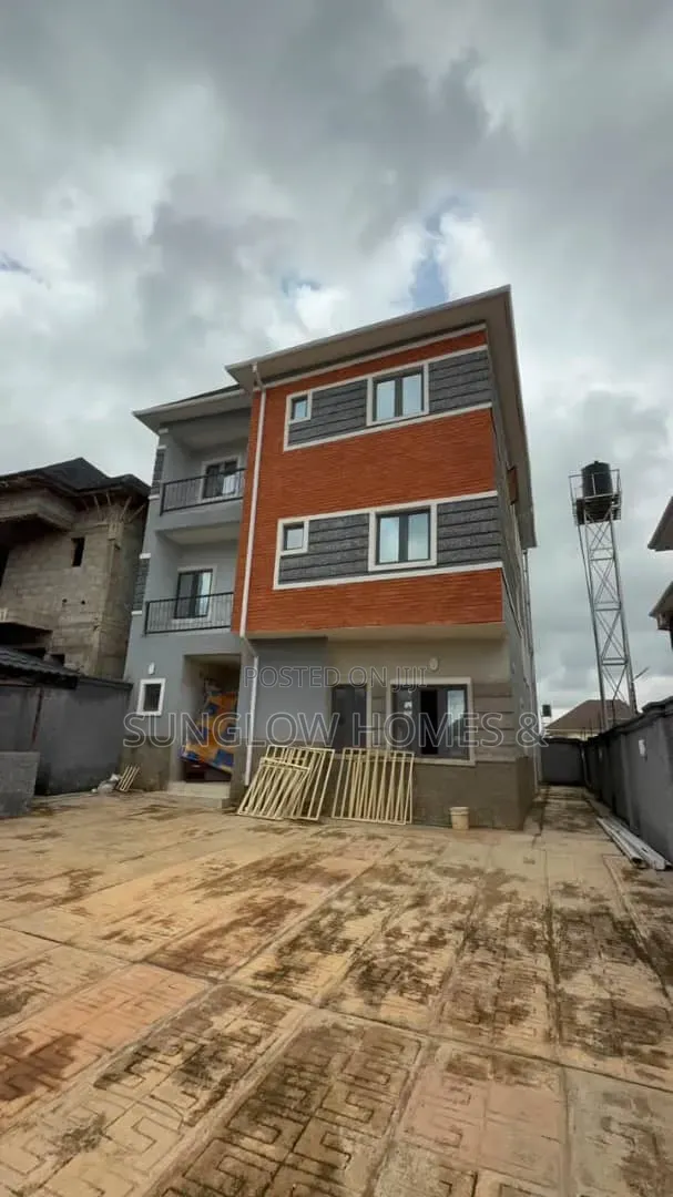 7bdrm Duplex in Apo Resettlement for sale in Apo Resettlement