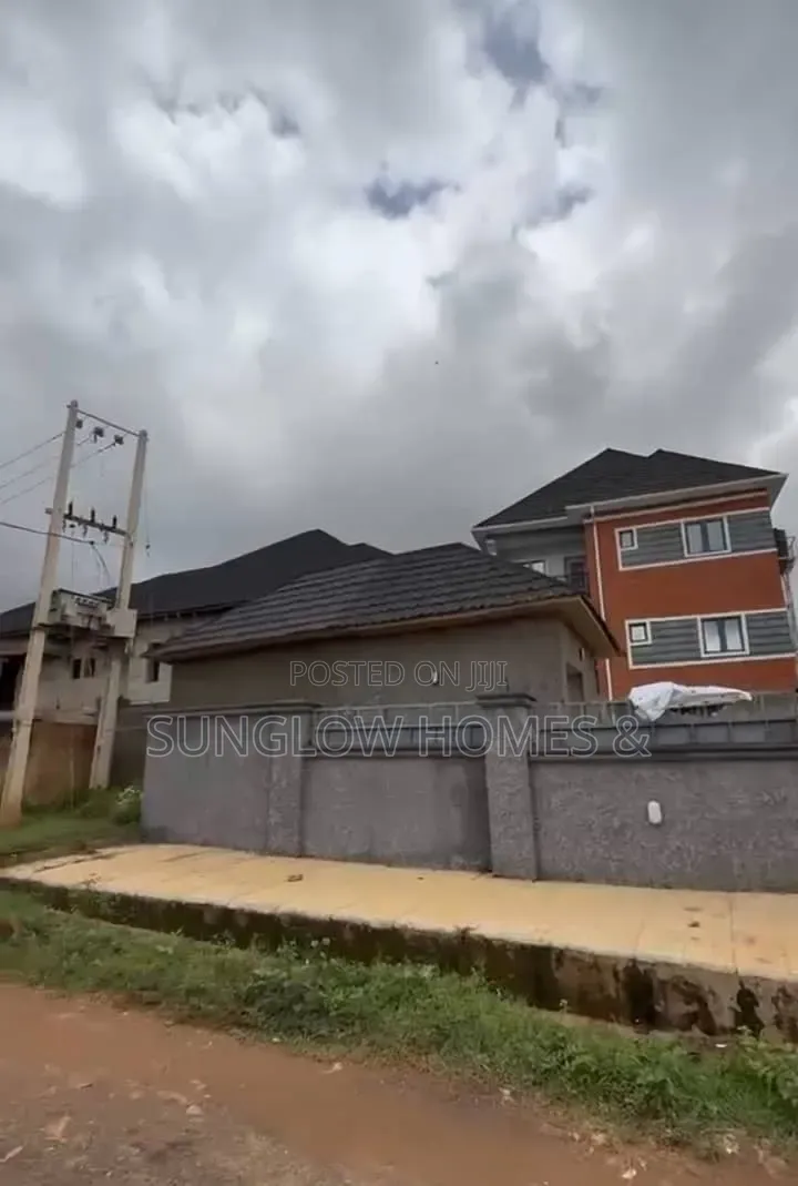 7bdrm Duplex in Apo Resettlement for sale in Apo Resettlement