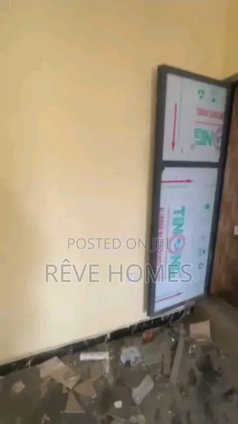 Mini Flat in Adekunle for rent in Adekunle