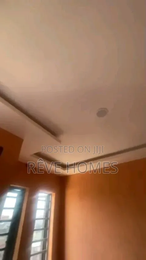 Mini Flat in Adekunle for rent in Adekunle
