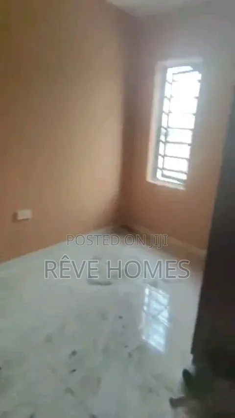 2bdrm Block of Flats in Adekunle for rent in Adekunle
