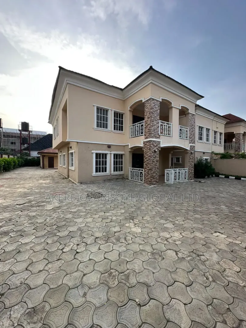 5bdrm Duplex in Gwarinpa Main Abuja, Life Camp for rent in Life Camp