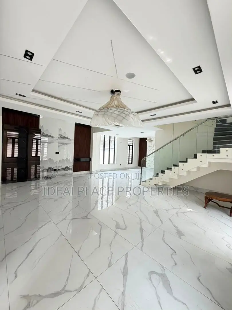5bdrm Duplex in Lekki Phase 1 for sale in Lekki Phase 1