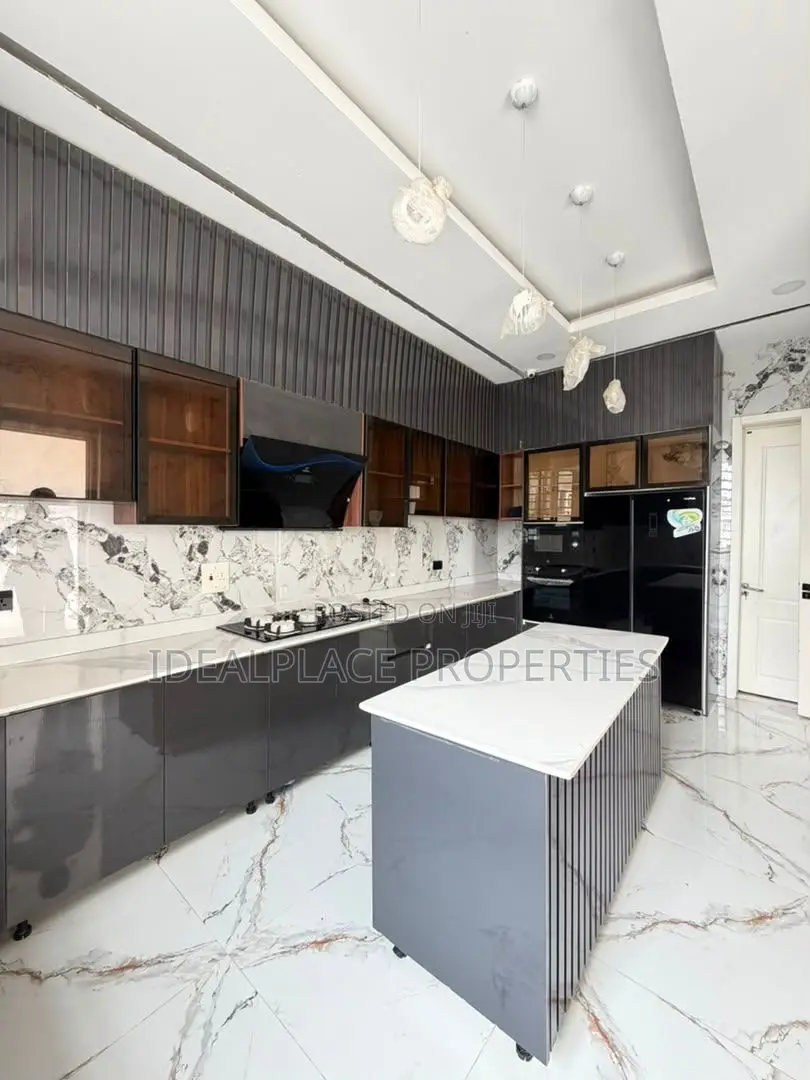 5bdrm Duplex in Lekki Phase 1 for sale in Lekki Phase 1