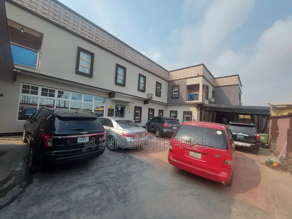 Hotel for Sale 14 Rooms Modern Structures in Oke-Ira / Ogba