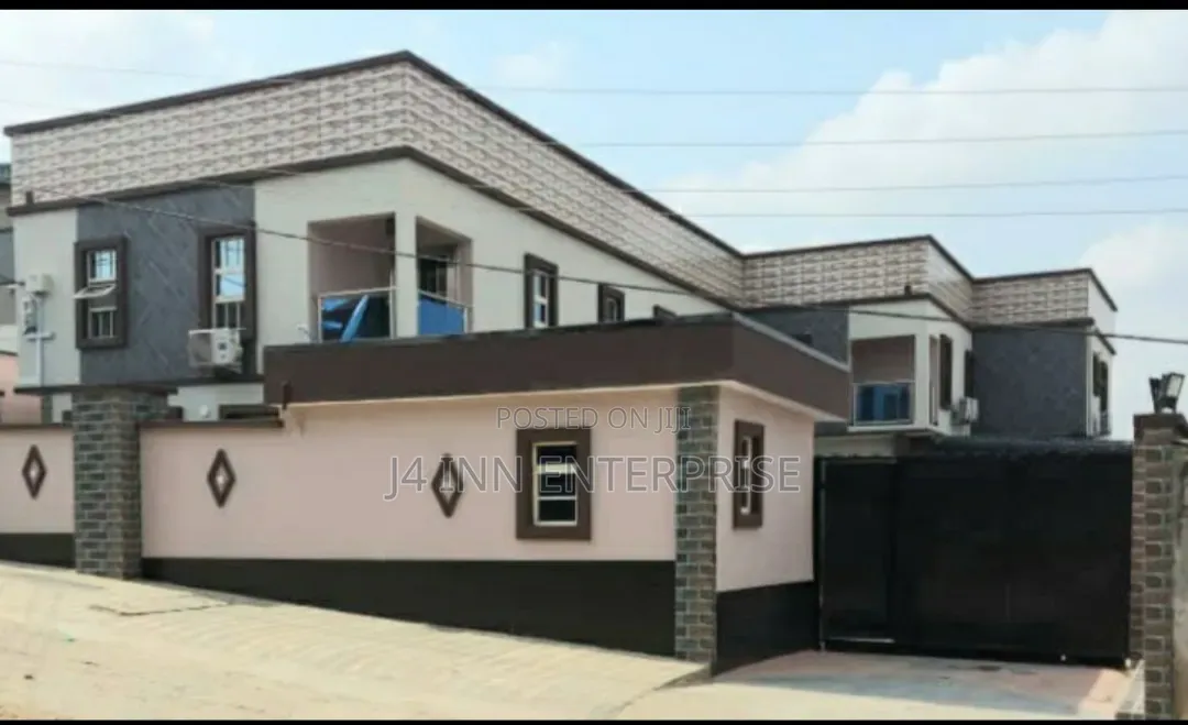 Hotel for Sale 14 Rooms Modern Structures in Oke-Ira / Ogba