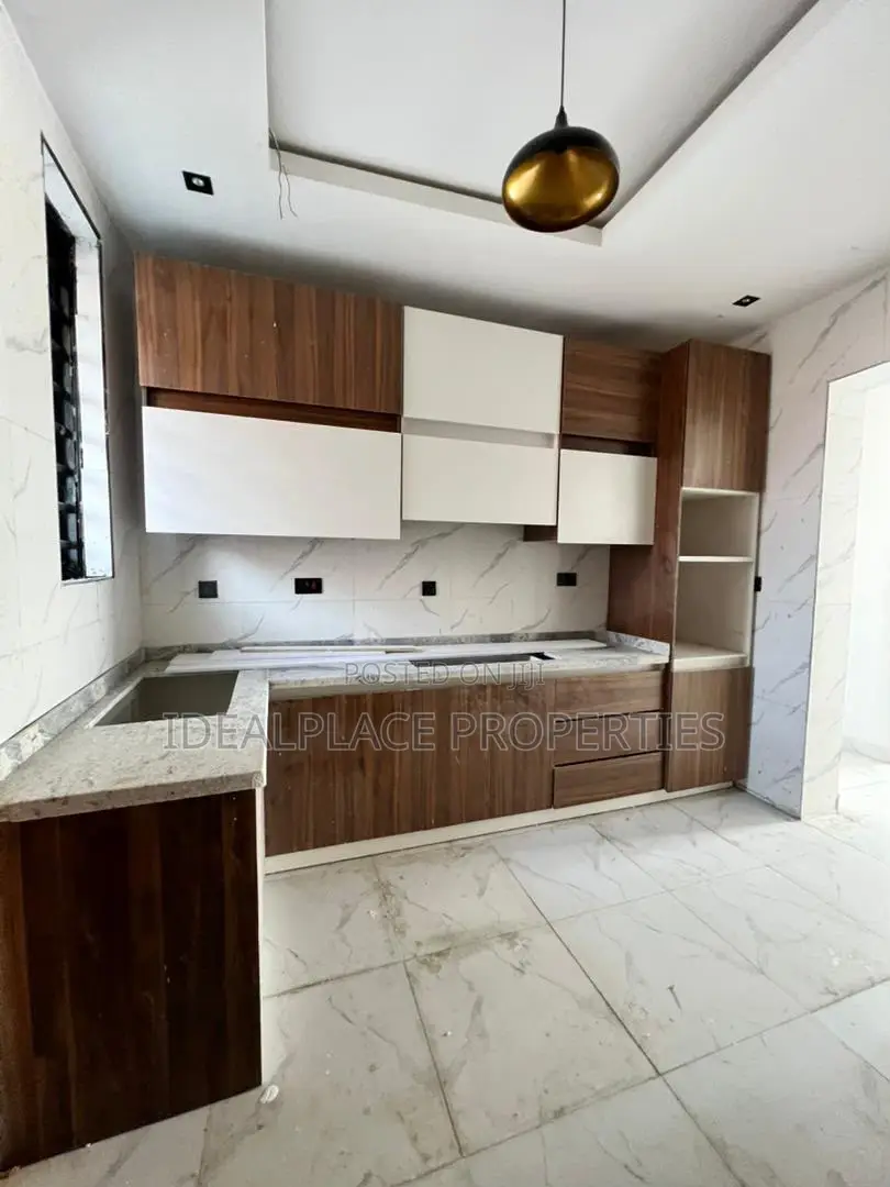 5bdrm Duplex in Osapa london for sale in Osapa london