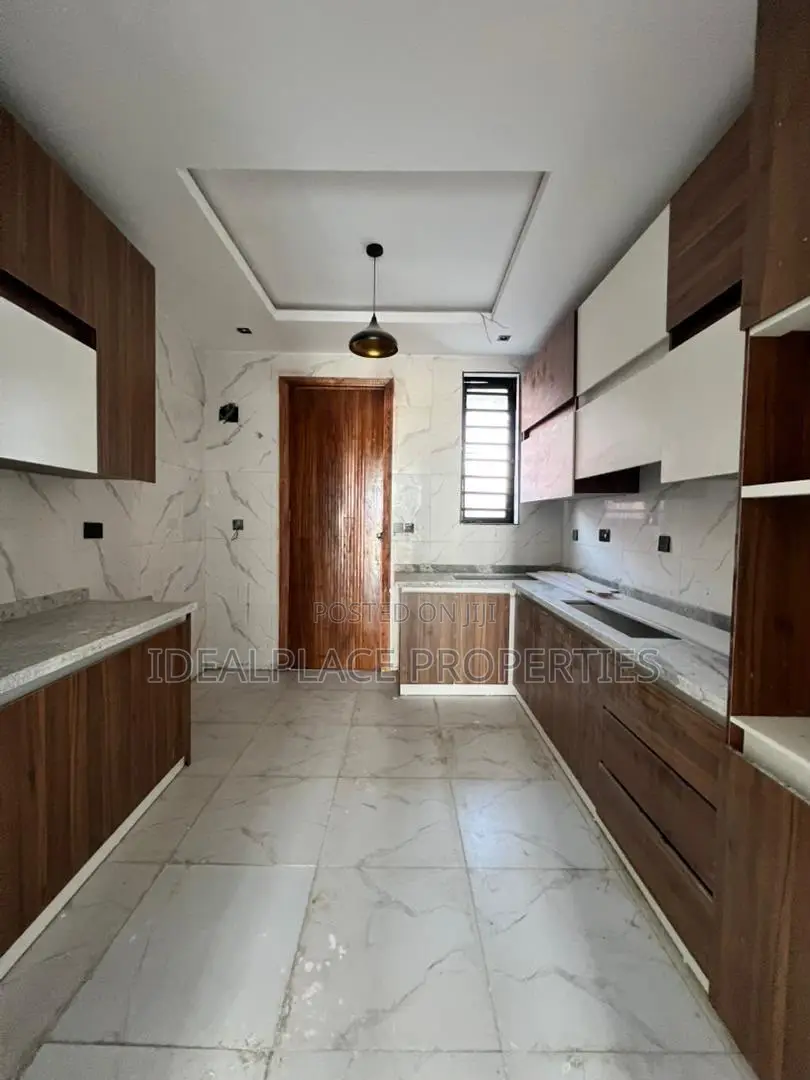 2bdrm Apartment in Osapa london for sale in Osapa london