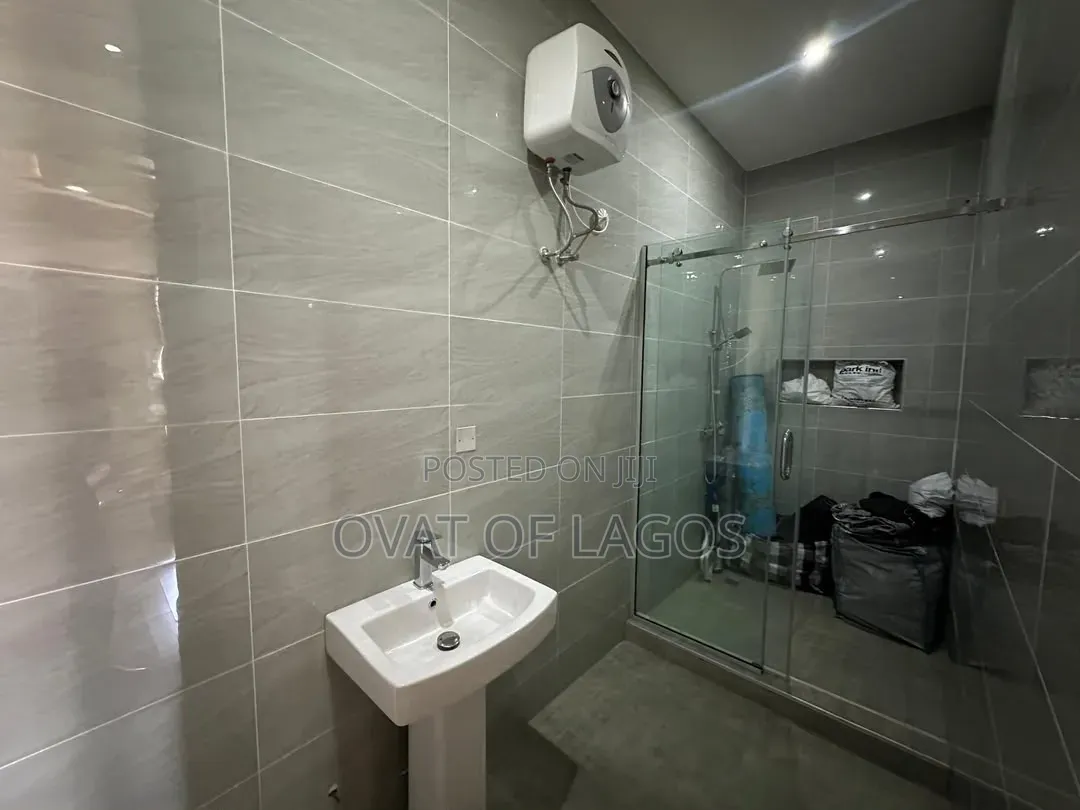 2bdrm Apartment in Lekki Phase 1 for rent in Lekki Phase 1