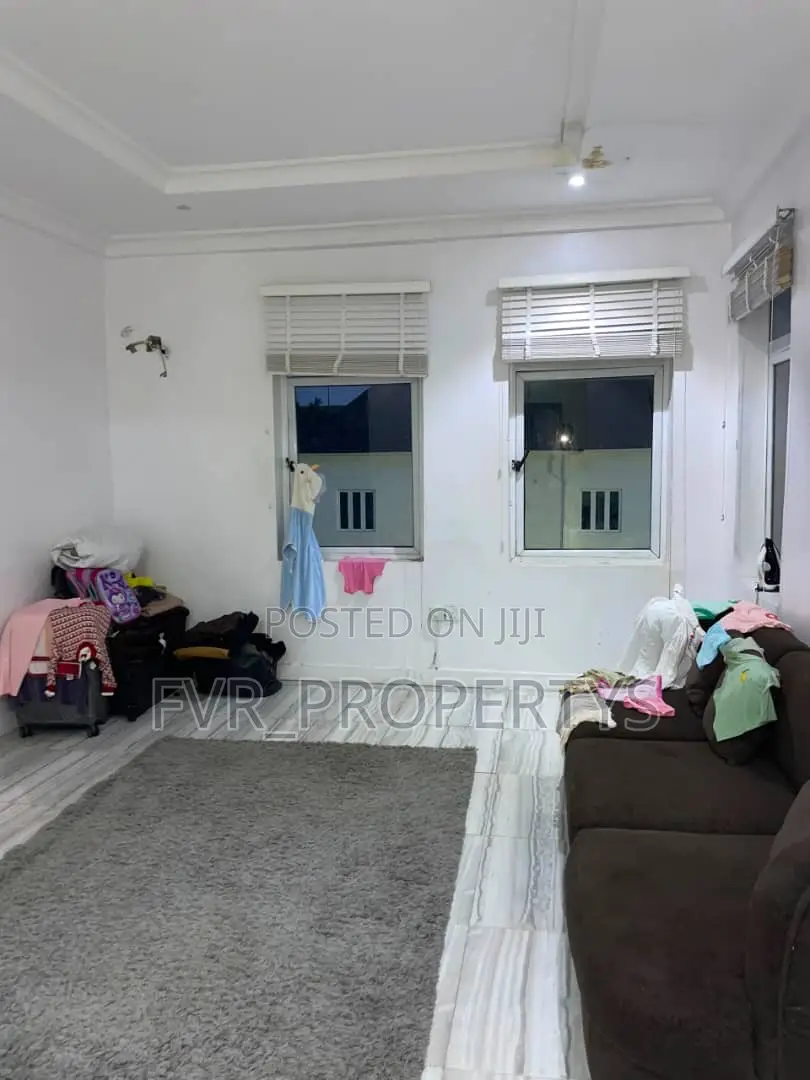 2bdrm Block of Flats in Treasure Court, Chevron for rent in Chevron
