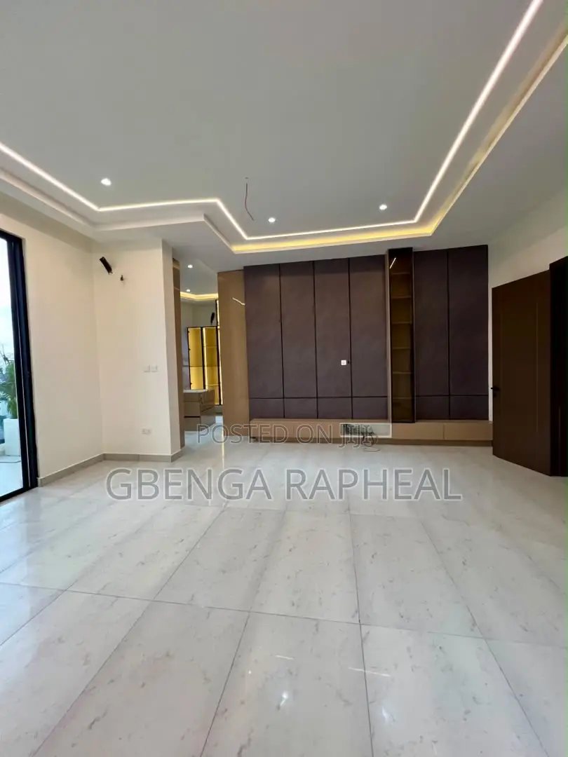 5bdrm Duplex in Orchid Road, Lekki for sale in Lekki