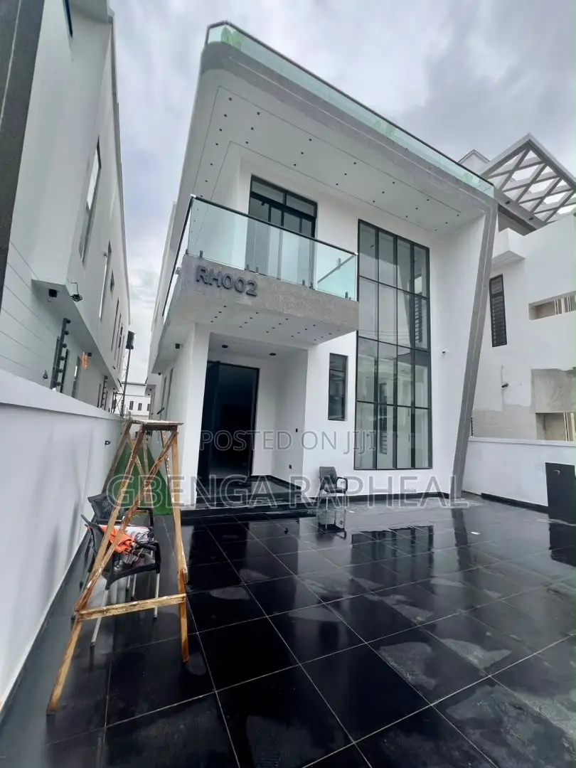 5bdrm Duplex in Chevron, Lekki for sale in Lekki