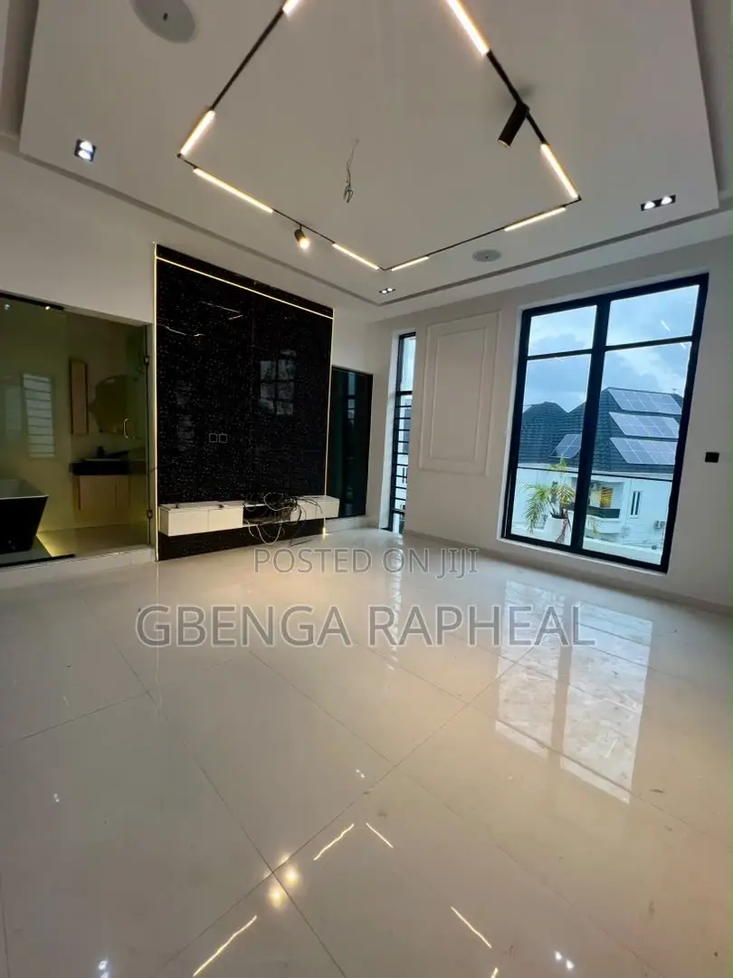5bdrm Duplex in Orchid Road, Lekki for sale in Lekki