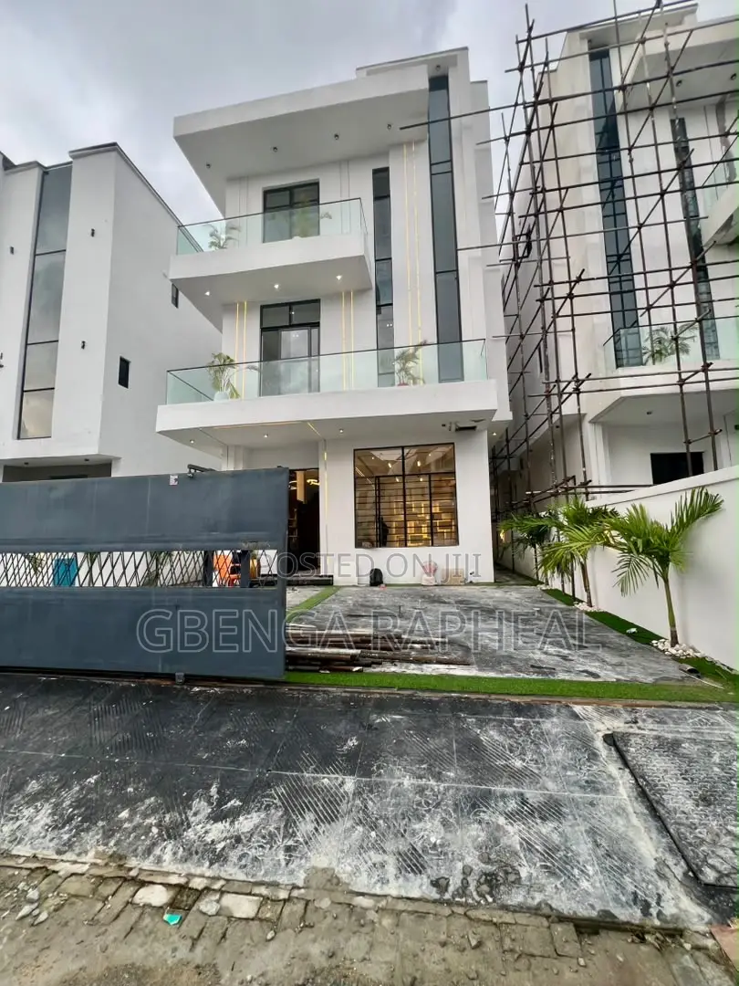 5bdrm Duplex in Orchid Road, Lekki for sale in Lekki